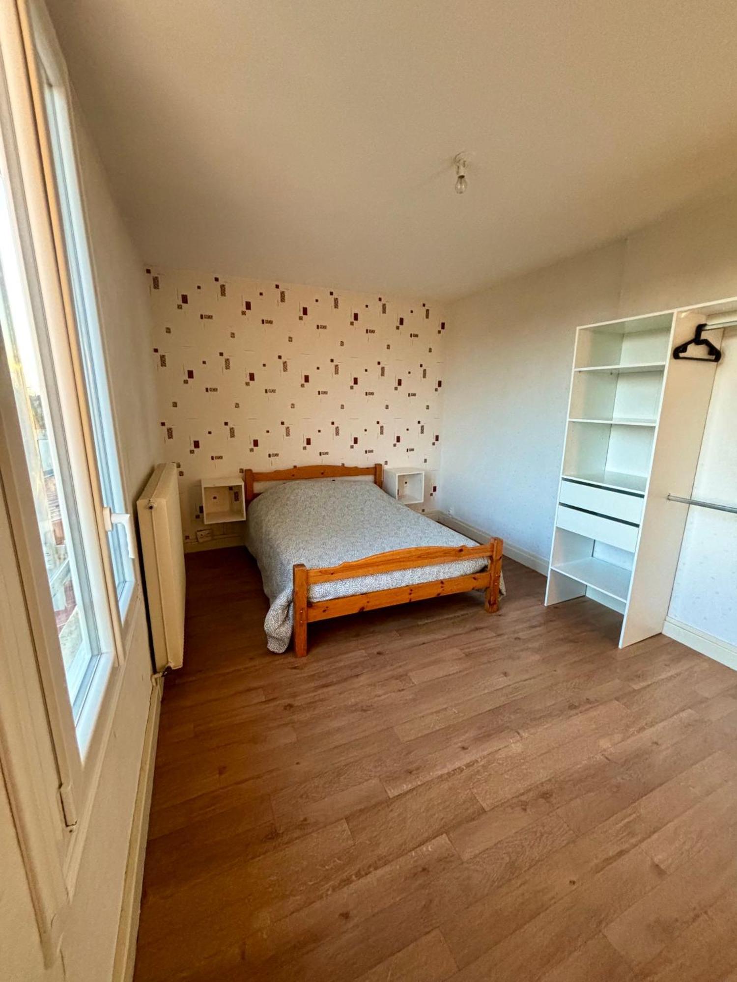 Agreable Maison De Ville Avec Jardin Сен Дизие Екстериор снимка