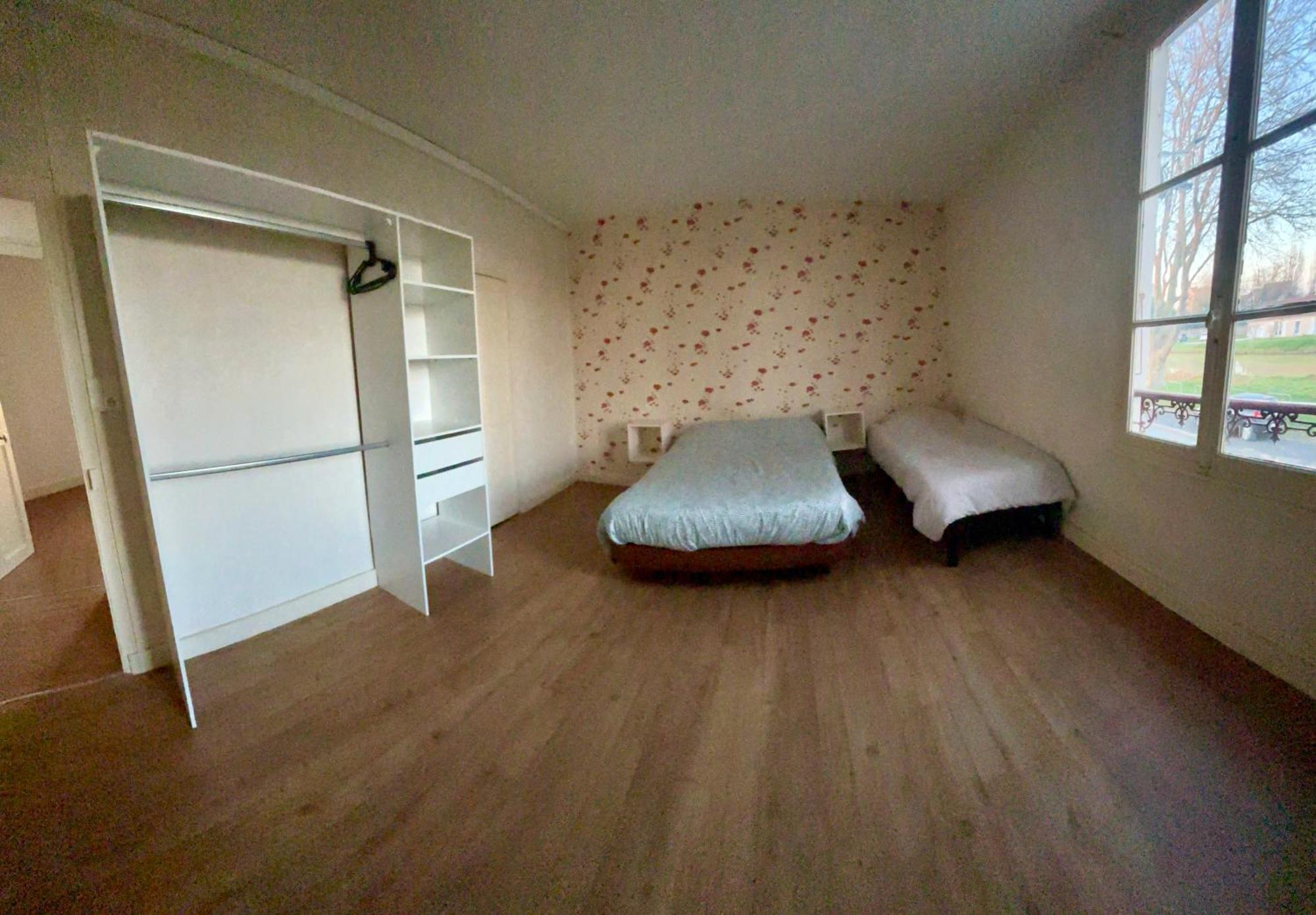 Agreable Maison De Ville Avec Jardin Сен Дизие Екстериор снимка